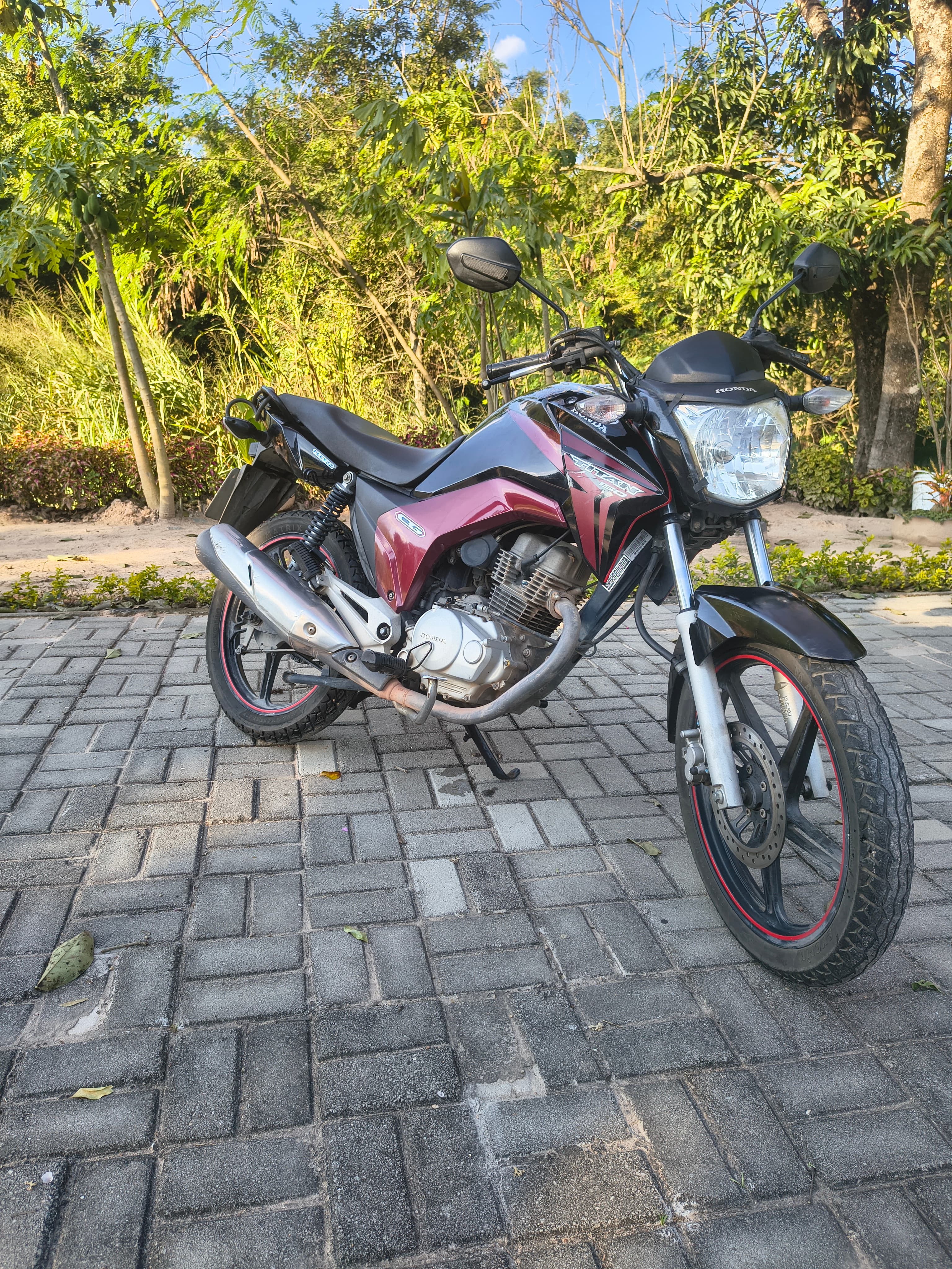 Honda CG 150 Titan EX — outro ângulo