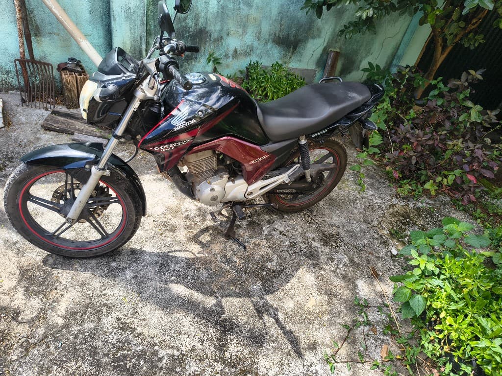 Honda CG 150 Titan EX — outro ângulo