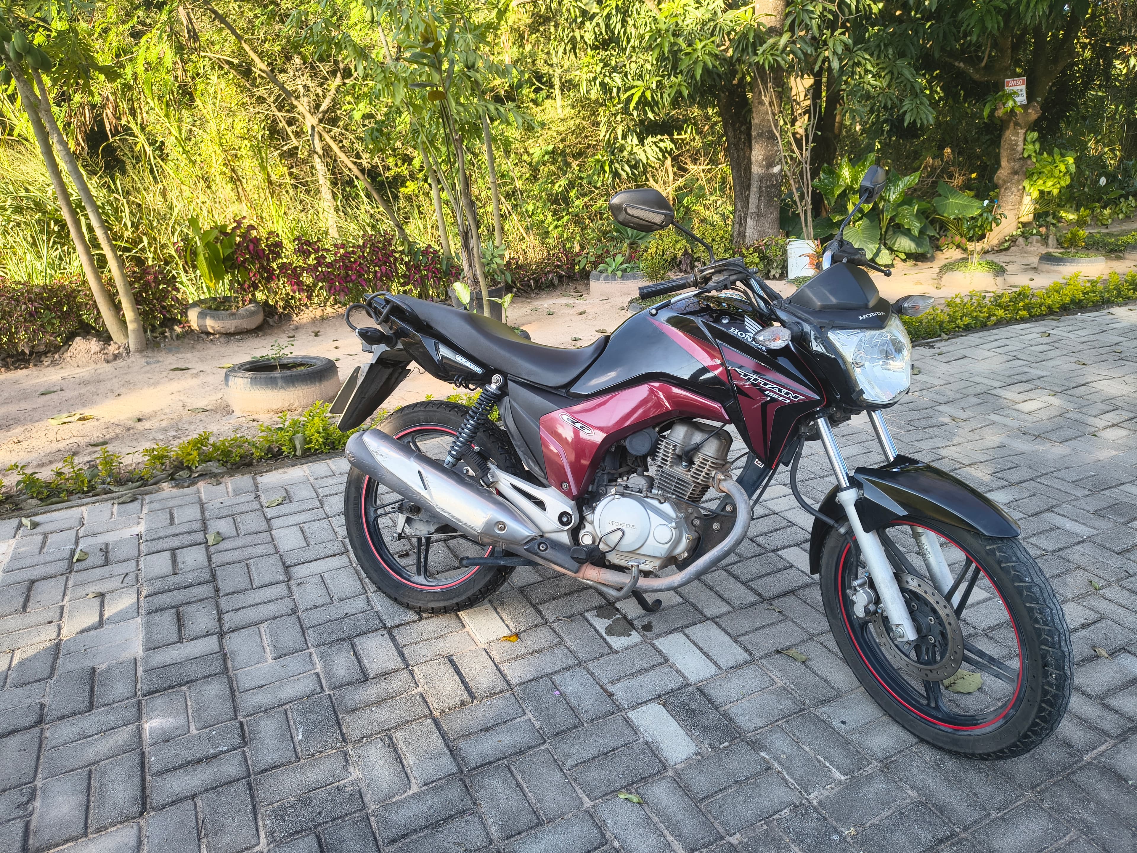 Honda CG 150 Titan EX — vista lateral